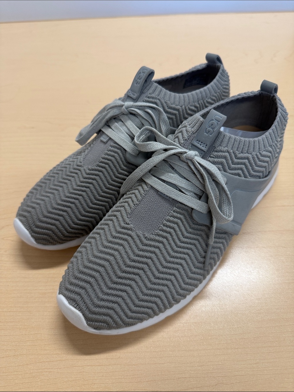 UGG Willows Gray Knit Treadlite Lace-Up Slip-On Sneakers Size 9